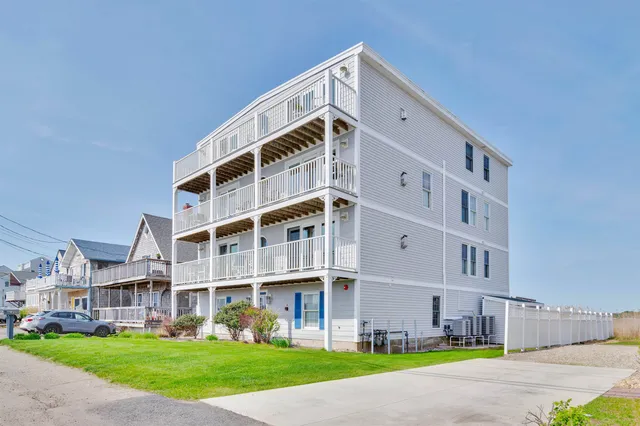 $769,900 | 605 Ocean Boulevard, Unit 1, Hampton, NH 03842