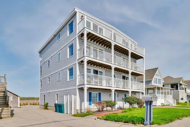 $769,900 | 605 Ocean Boulevard, Unit 1, Hampton, NH 03842