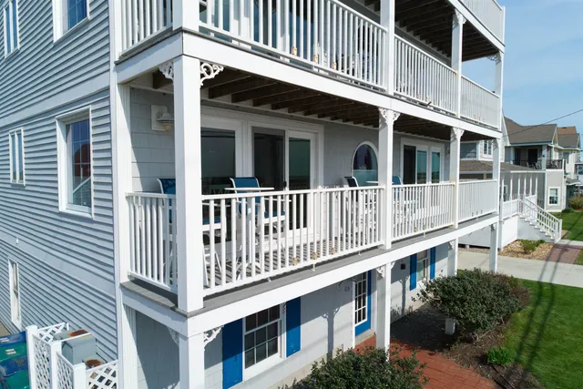 $769,900 | 605 Ocean Boulevard, Unit 1, Hampton, NH 03842