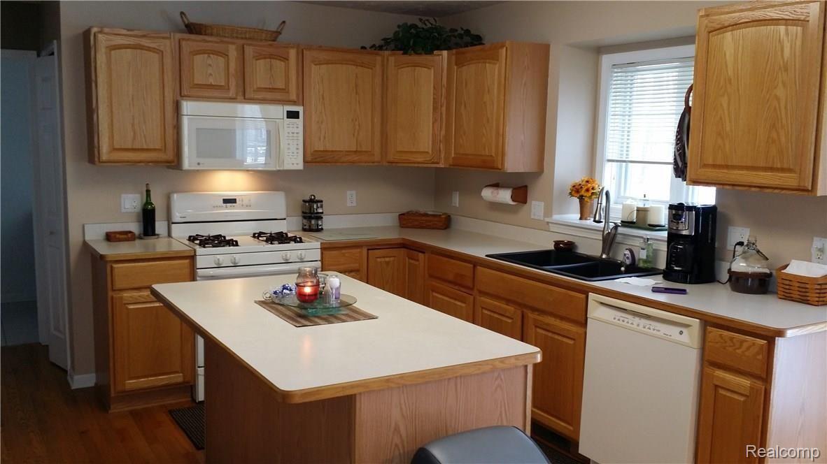3068 Ridley Way Howell, MI 48843 - Photo 7 of 57 20160121_130336.jpg