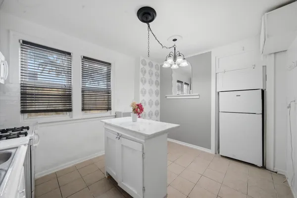 $1,900 | 3835 West 65th Street, Unit 1, Chicago, IL 60629