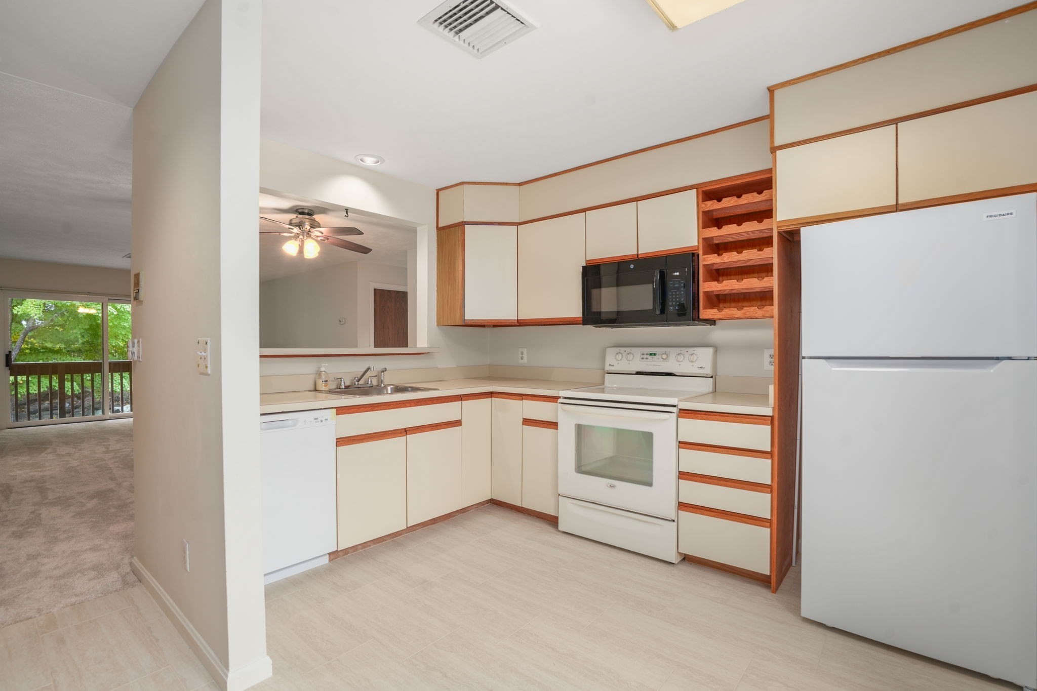 330 Sunderland Road, Unit 22 Worcester, MA 01604 - Photo 5 of 37 Gallery Image 5