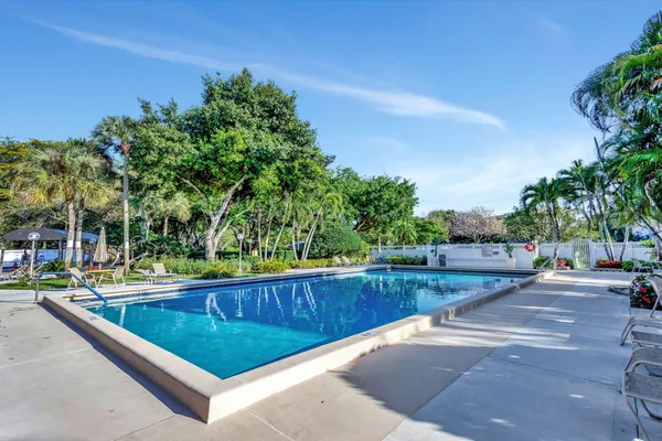 $2,500 | 3503 Oaks Way, Unit 405, Pompano Beach, FL 33069