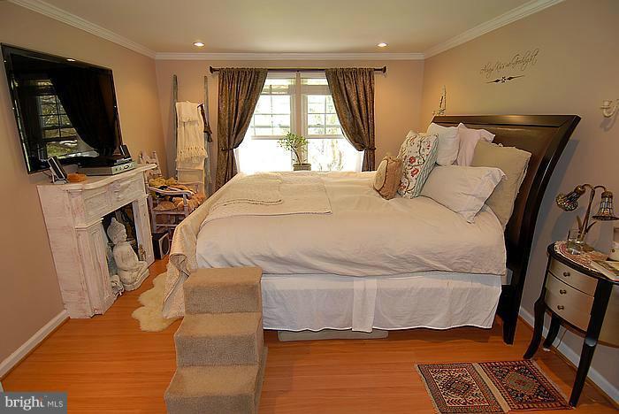 15404 Wembrough Street Silver Spring, MD 20905 - Photo 11 of 30 Bedroom (Master)