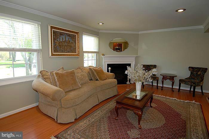 15404 Wembrough Street Silver Spring, MD 20905 - Photo 17 of 30 Living Room