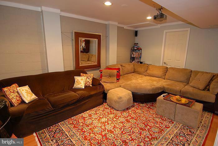 15404 Wembrough Street Silver Spring, MD 20905 - Photo 18 of 30 Family Room