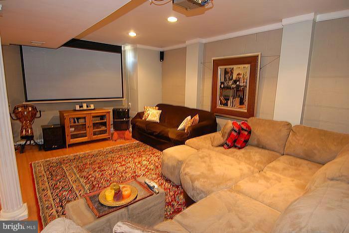 15404 Wembrough Street Silver Spring, MD 20905 - Photo 3 of 30 Family Room