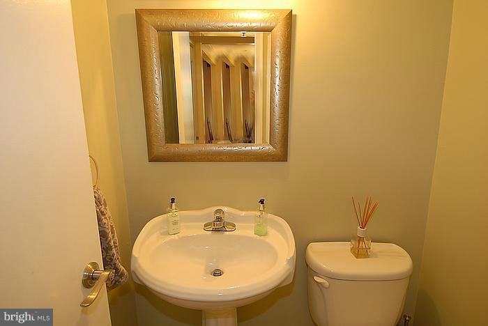 15404 Wembrough Street Silver Spring, MD 20905 - Photo 29 of 30 Bath