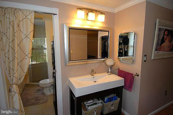 15404 Wembrough Street Silver Spring, MD 20905 - Photo 8 of 30 Bath (Master)