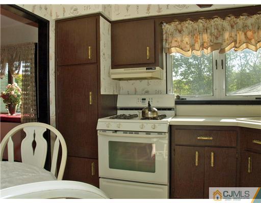21 Phillips Road Edison, NJ 08817 - Photo 4 of 10
