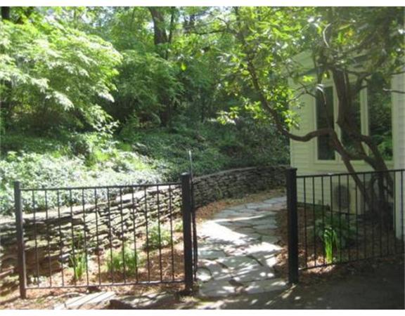 18 Hillside Road Northampton, MA 01060 - Photo 4 of 30 Gallery Image 4