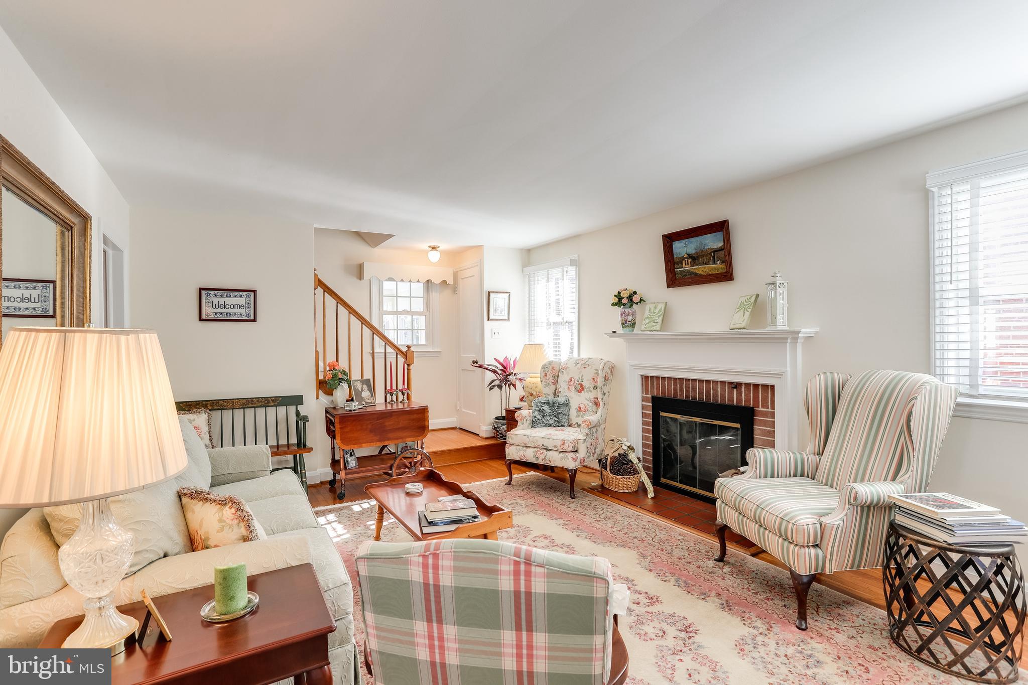 31 Dunmore Road Baltimore, MD 21228 - Photo 3 of 23 Enter into this gorgeous Living Rm w/ wood floors!