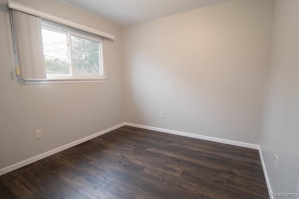 25862 Reeck Road Woodhaven, MI 48183 - Photo 14 of 20