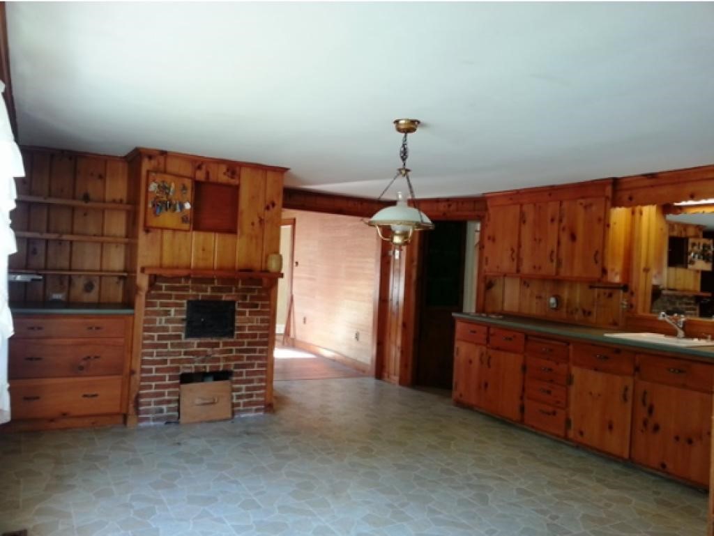 1276 Mammoth Road Pelham, NH 03076 - Photo 2 of 21