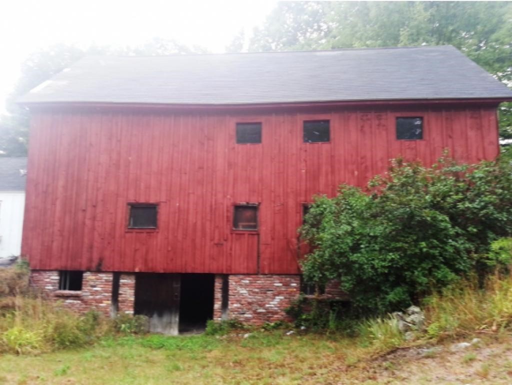 1276 Mammoth Road Pelham, NH 03076 - Photo 12 of 21