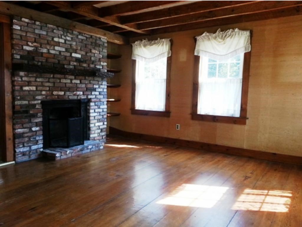 1276 Mammoth Road Pelham, NH 03076 - Photo 3 of 21