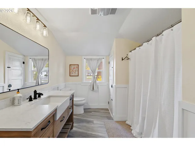 $695,000 | 36937 Highway 213, Mount Angel, OR 97362