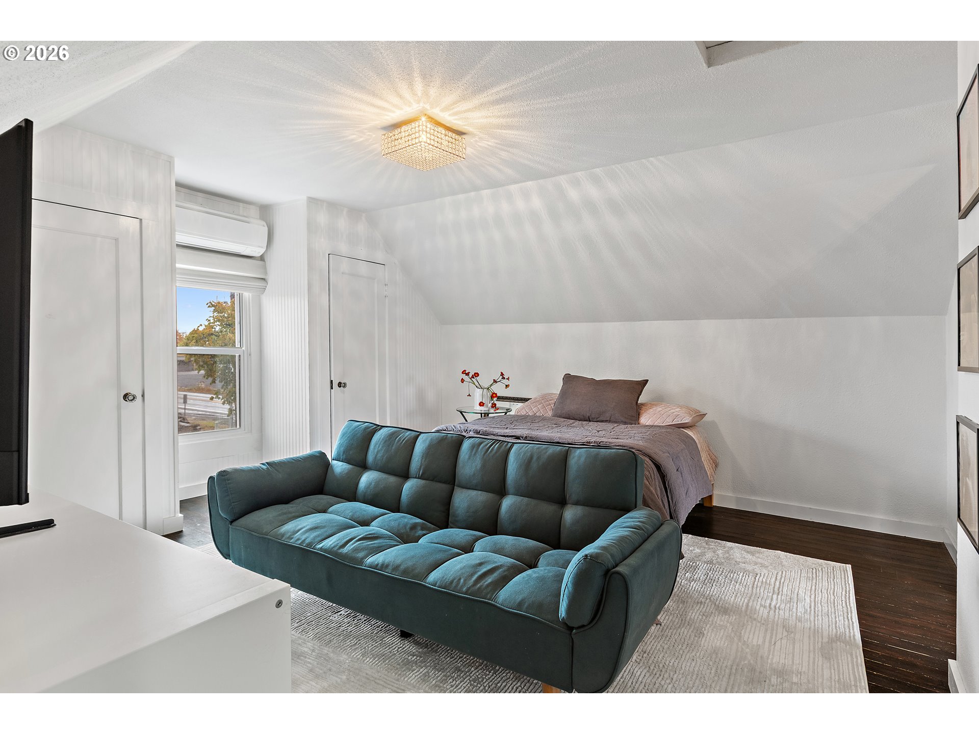 36937 Highway 213 Mount Angel, OR 97362 - Photo 22 of 43 a living room with furniture and a couch