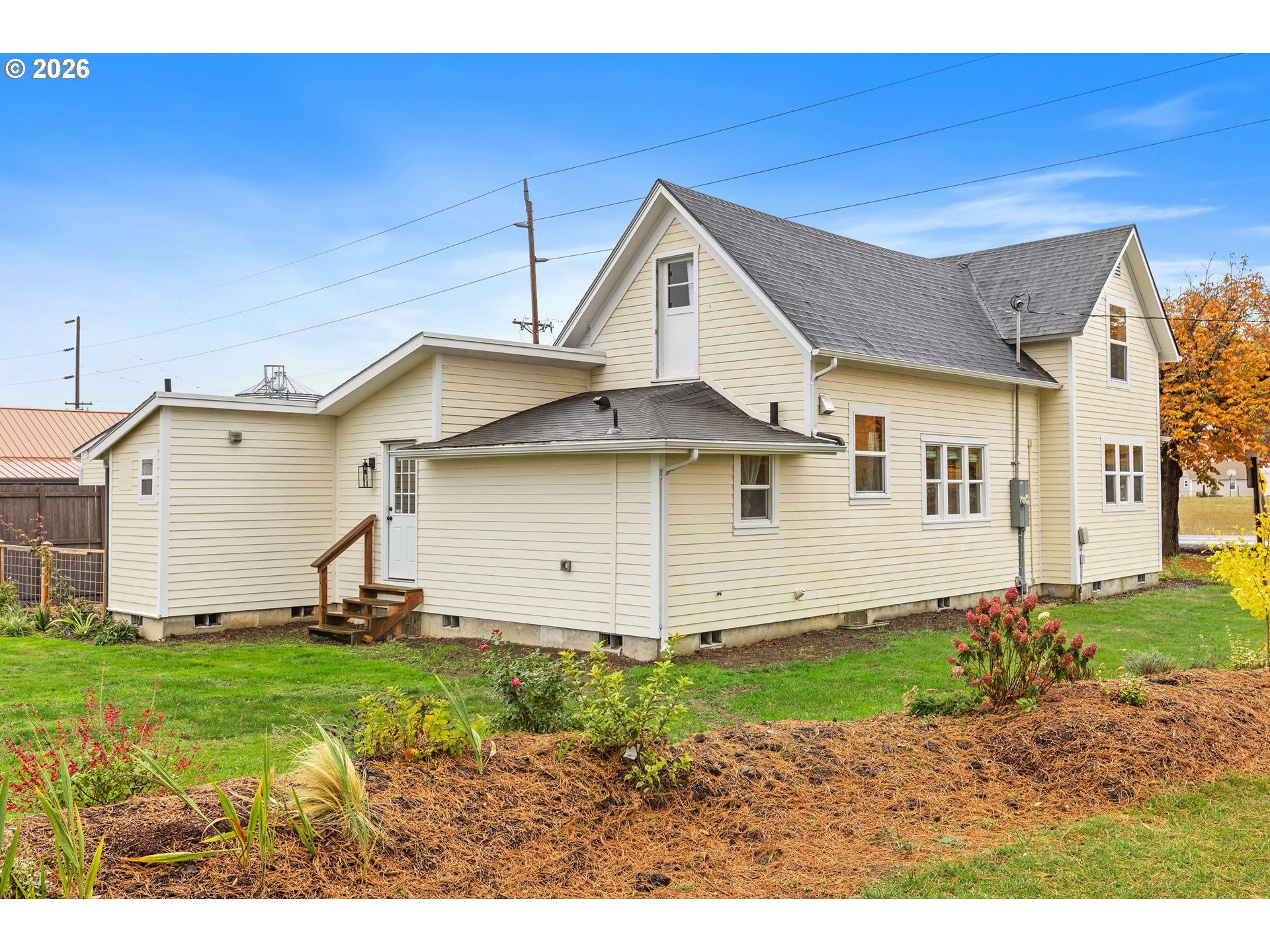 36937 Highway 213 Mount Angel, OR 97362 - Photo 32 of 43 a view of a backyard with a garden