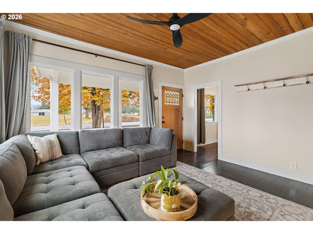 $695,000 | 36937 Highway 213, Mount Angel, OR 97362