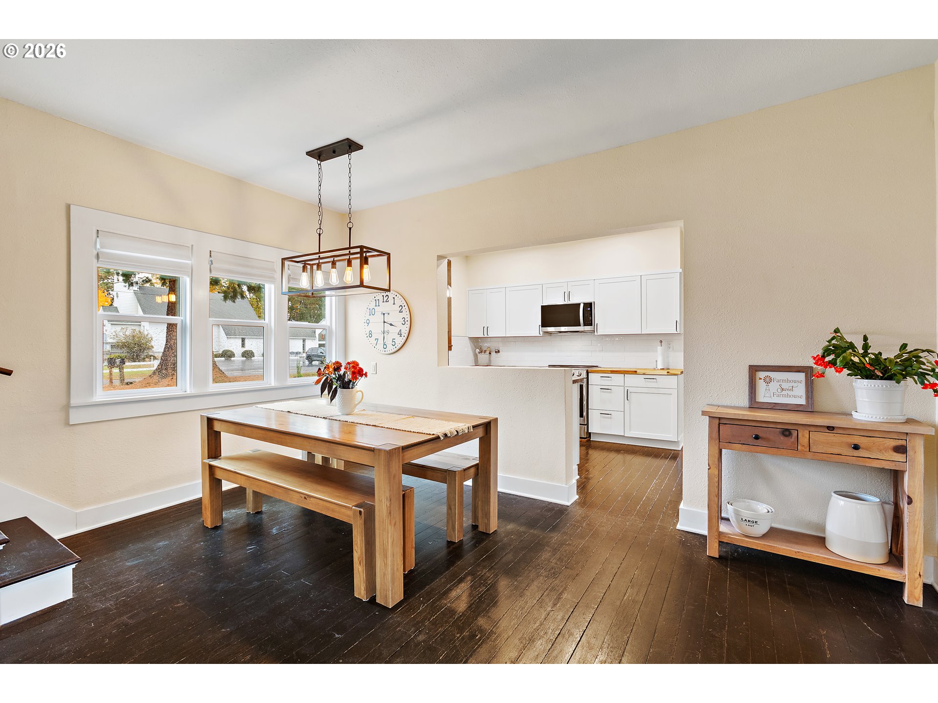 36937 Highway 213 Mount Angel, OR 97362 - Photo 7 of 43 a living room with furniture wooden floor and a kitchen view