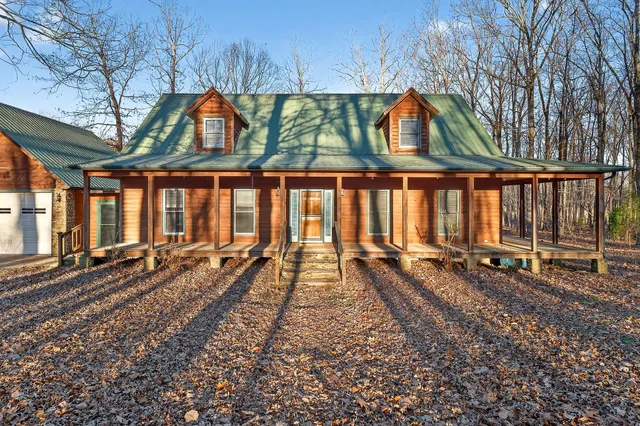 a view of a house with a small yard
