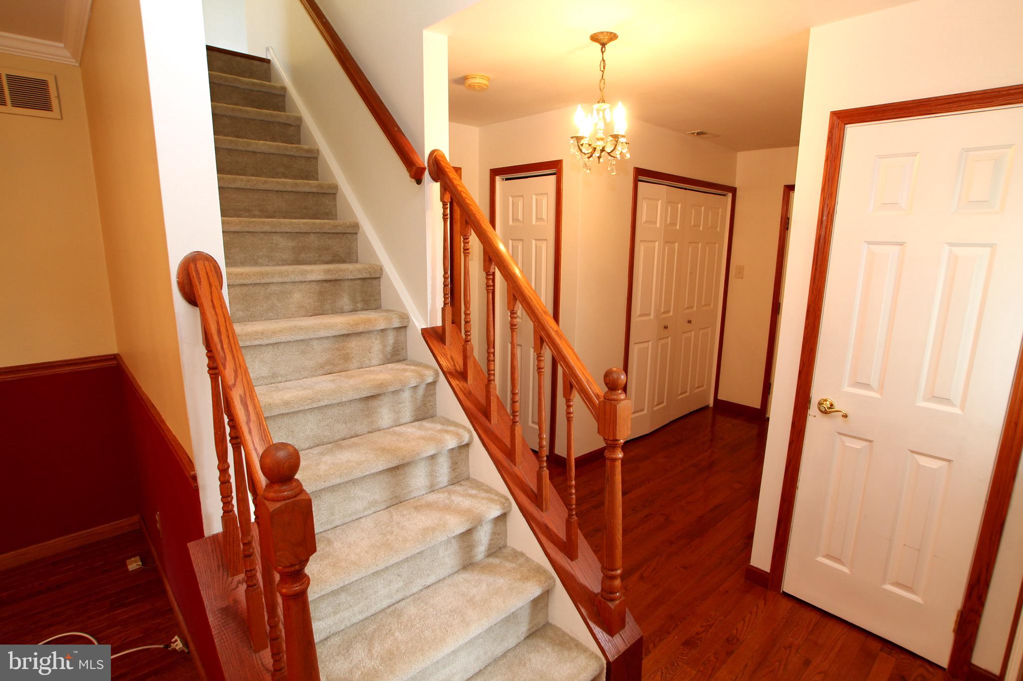 235 Burgundy Lane Newtown, PA 18940 - Photo 2 of 26 Satir Case