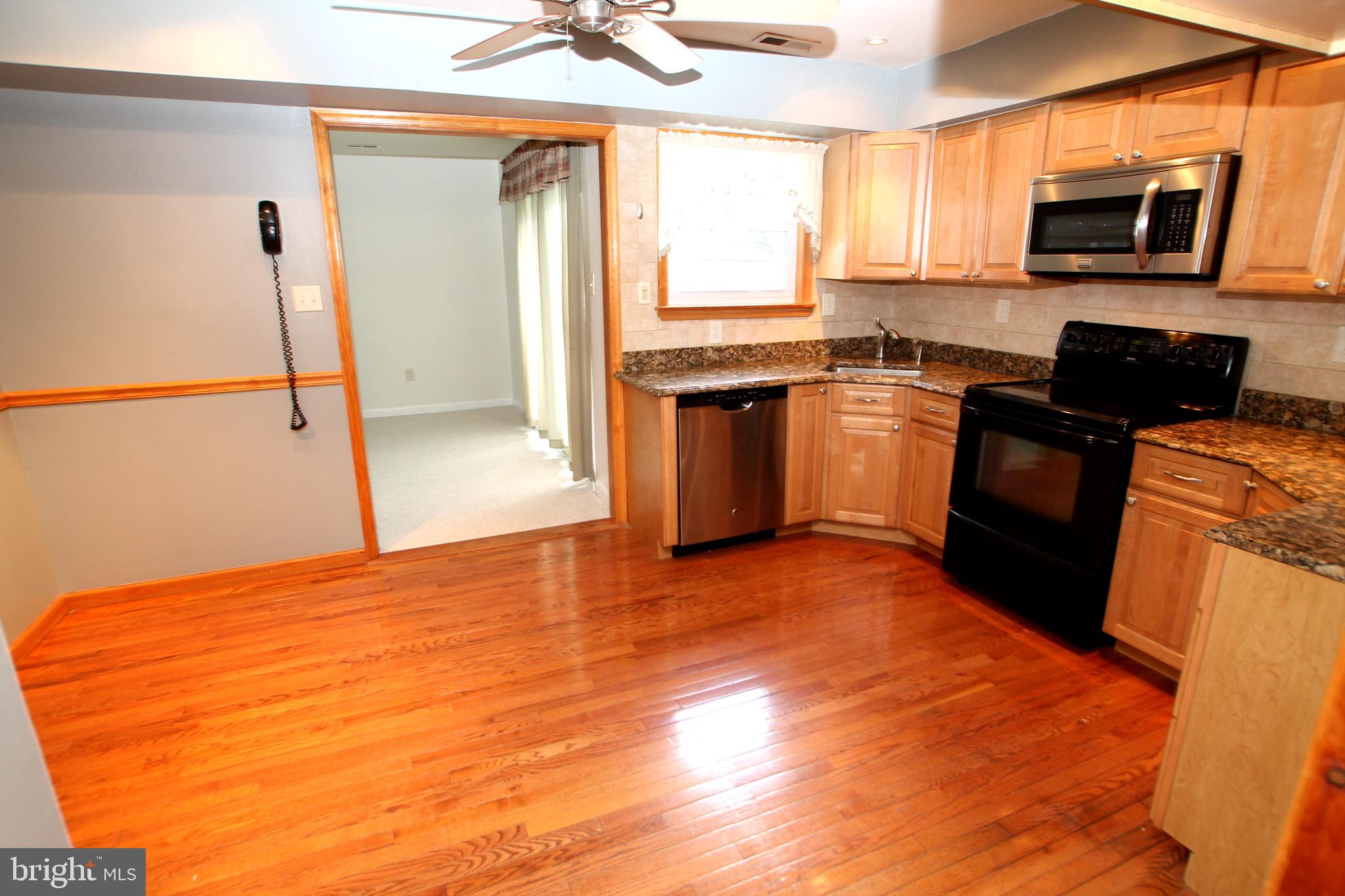 235 Burgundy Lane Newtown, PA 18940 - Photo 5 of 26 Kitchen