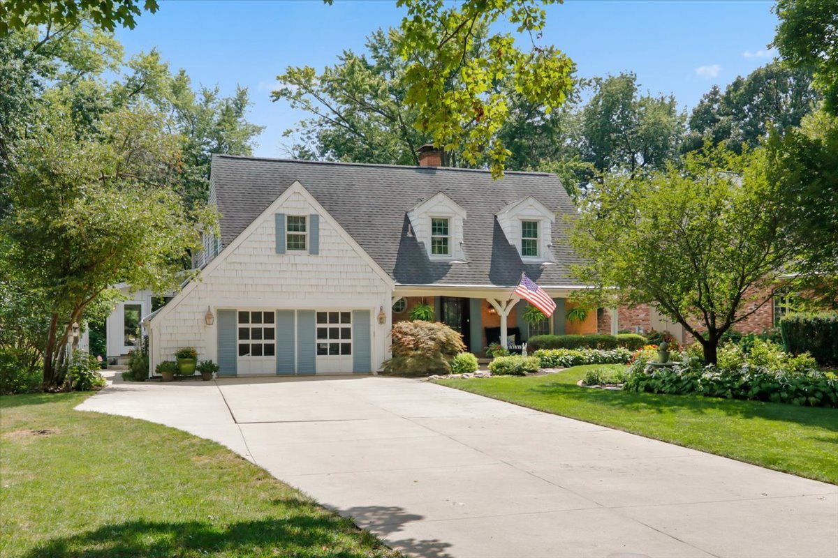 front view of house with a yard