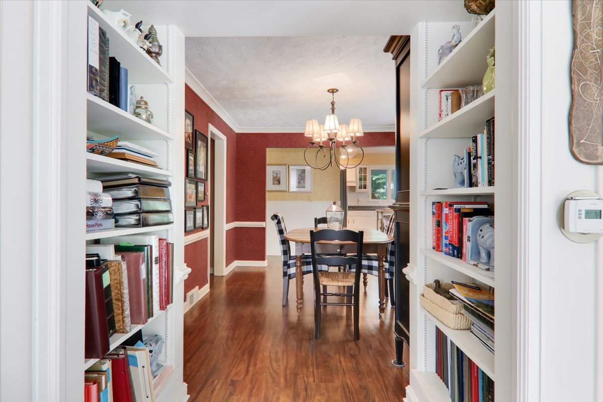 17 Sunset Road Bloomington, IL 61701 - Photo 11 of 60