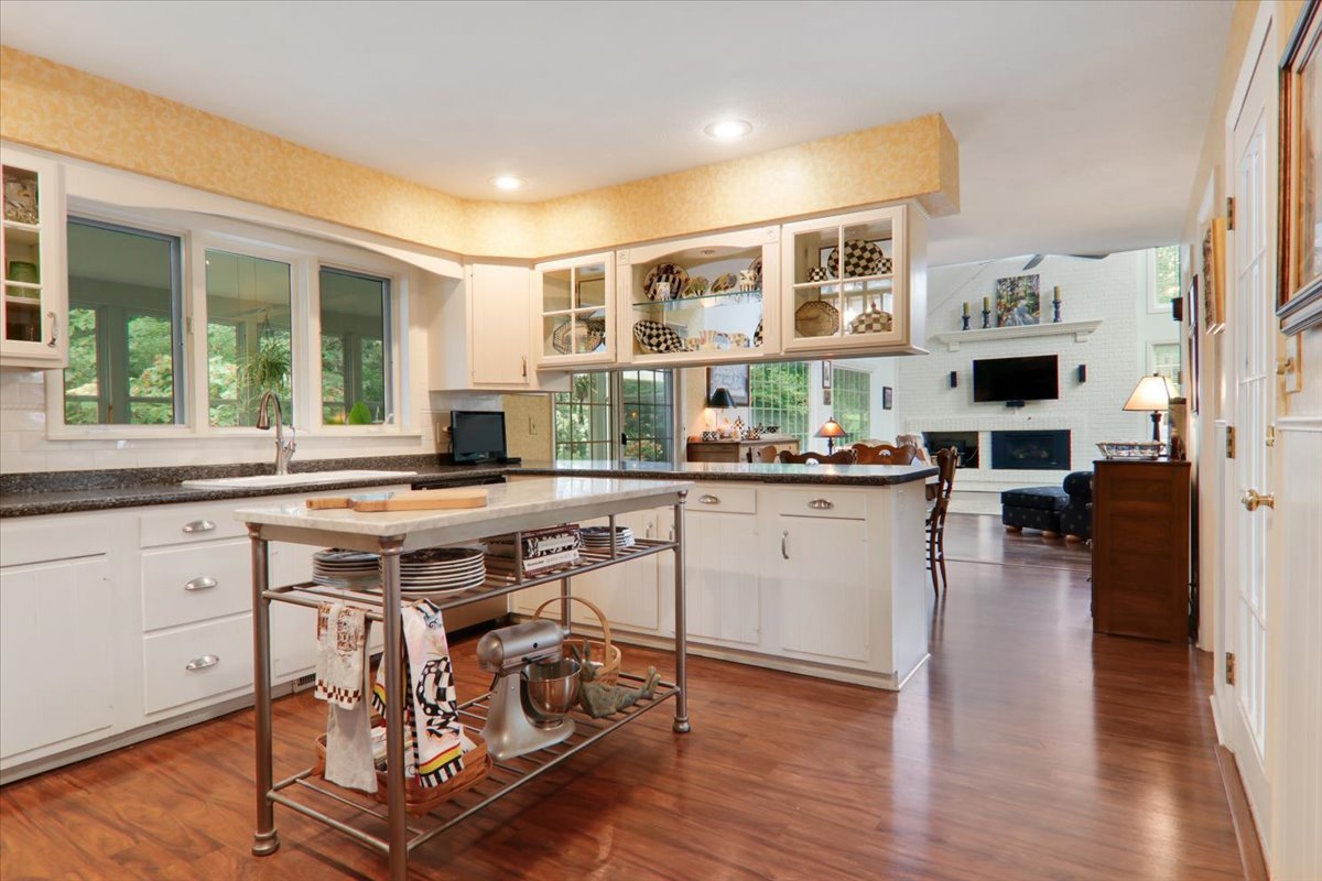 17 Sunset Road Bloomington, IL 61701 - Photo 12 of 60