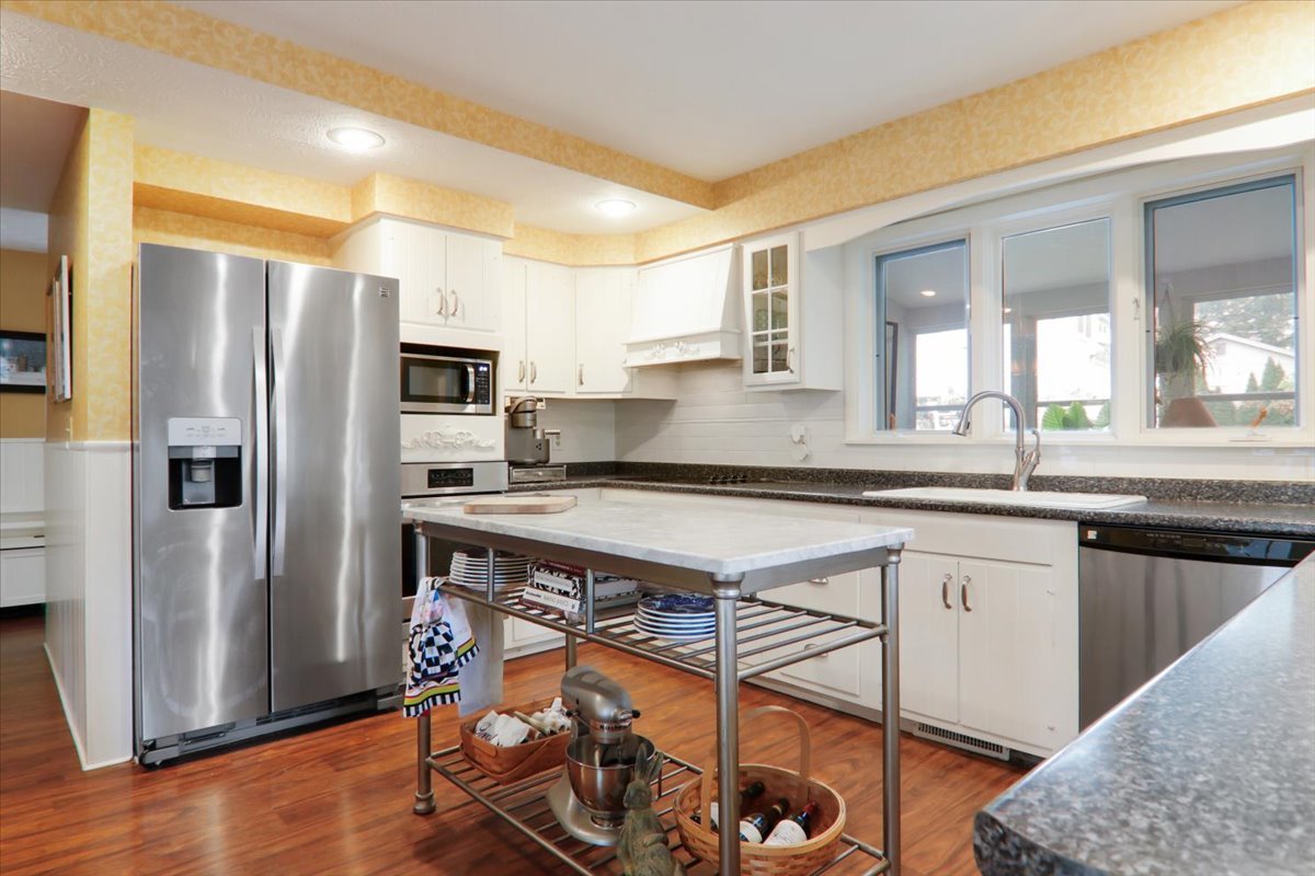 17 Sunset Road Bloomington, IL 61701 - Photo 13 of 60