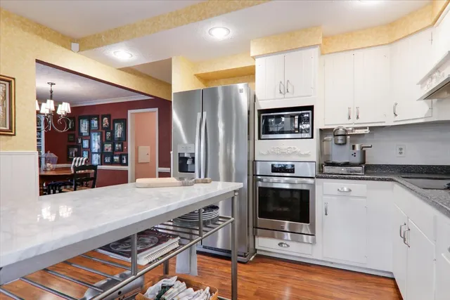 $599,900 | 17 Sunset Road, Bloomington, IL 61701