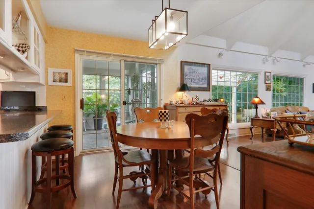 $599,900 | 17 Sunset Road, Bloomington, IL 61701