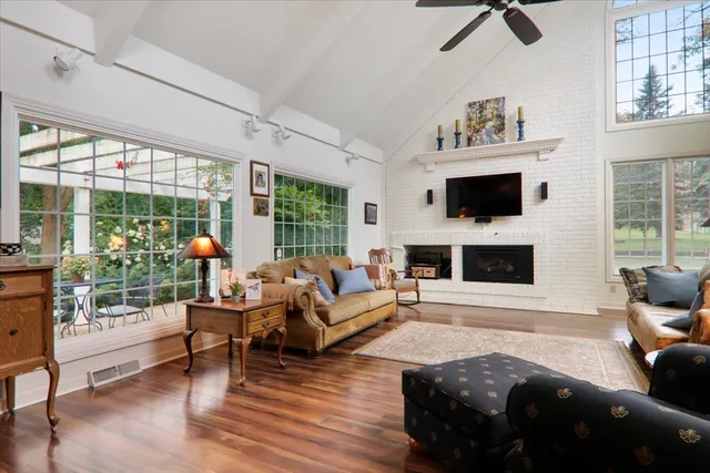 $599,900 | 17 Sunset Road, Bloomington, IL 61701