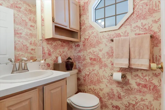 $599,900 | 17 Sunset Road, Bloomington, IL 61701