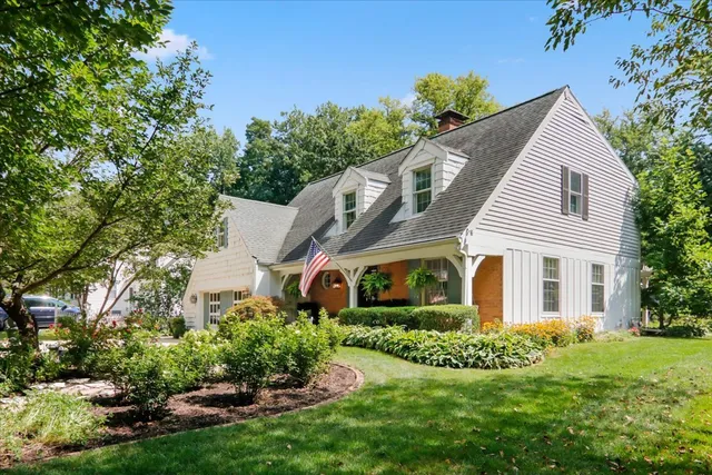 $599,900 | 17 Sunset Road, Bloomington, IL 61701