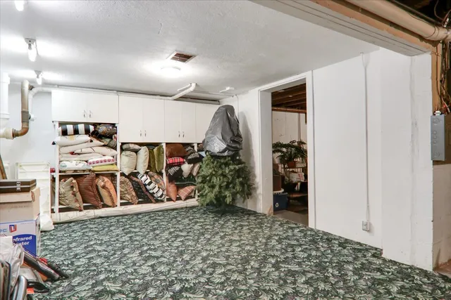 $599,900 | 17 Sunset Road, Bloomington, IL 61701