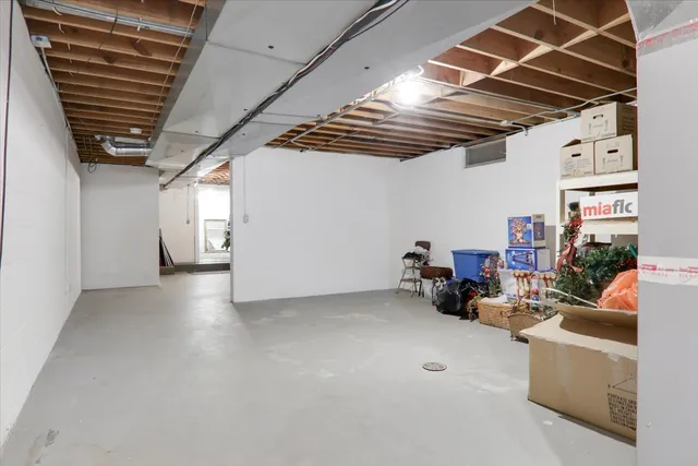 $599,900 | 17 Sunset Road, Bloomington, IL 61701