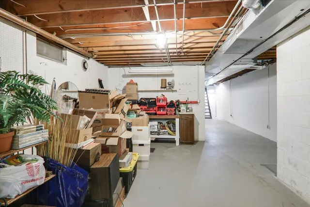 $599,900 | 17 Sunset Road, Bloomington, IL 61701