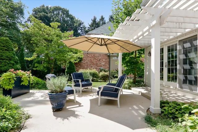 $599,900 | 17 Sunset Road, Bloomington, IL 61701