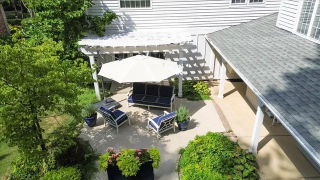 $599,900 | 17 Sunset Road, Bloomington, IL 61701