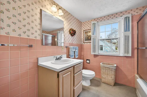 $585,900 | 17 Sunset Road, Bloomington, IL 61701