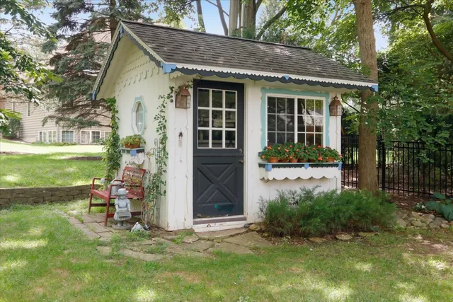 $599,900 | 17 Sunset Road, Bloomington, IL 61701