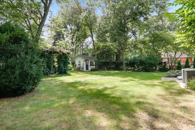 $599,900 | 17 Sunset Road, Bloomington, IL 61701