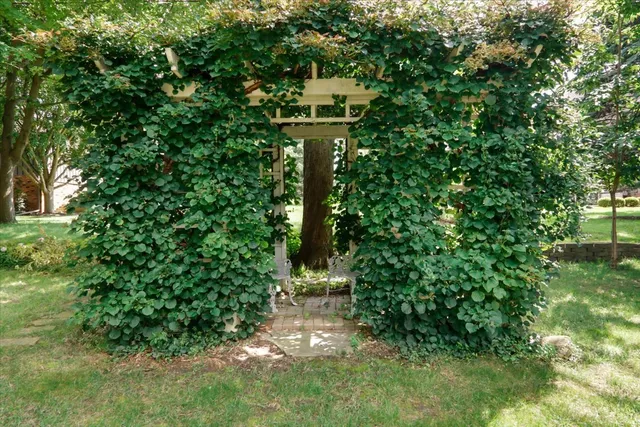 $599,900 | 17 Sunset Road, Bloomington, IL 61701