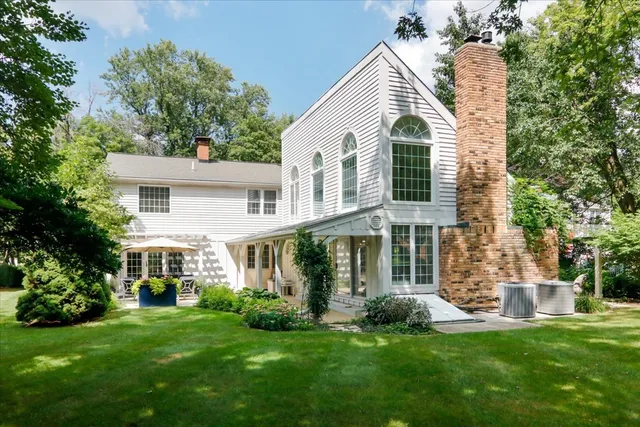 $599,900 | 17 Sunset Road, Bloomington, IL 61701