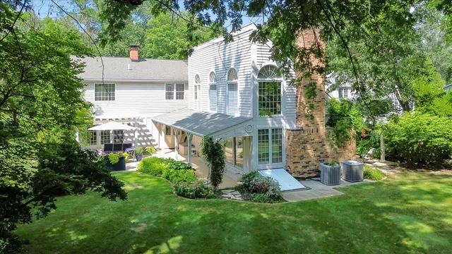 $599,900 | 17 Sunset Road, Bloomington, IL 61701