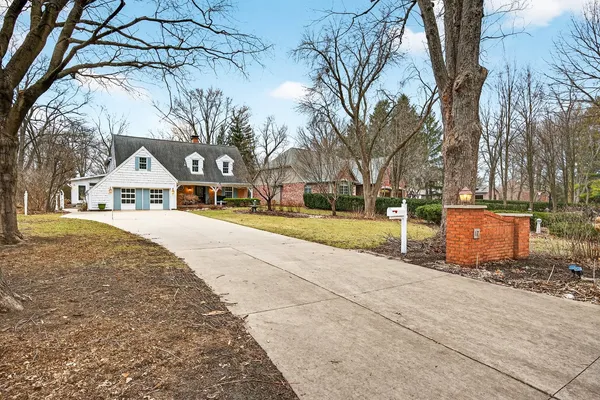 $585,900 | 17 Sunset Road, Bloomington, IL 61701