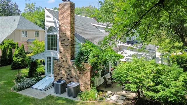 $599,900 | 17 Sunset Road, Bloomington, IL 61701